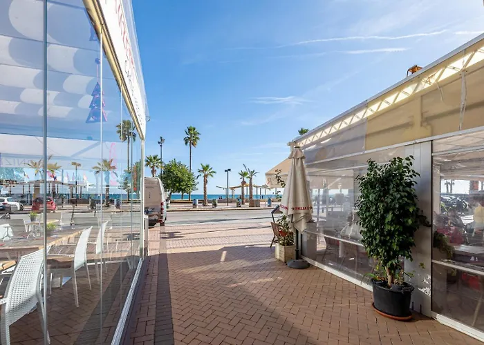 797 Holiday Rentals- Renovado Piso En El Paseo Maritimo Fuengirola