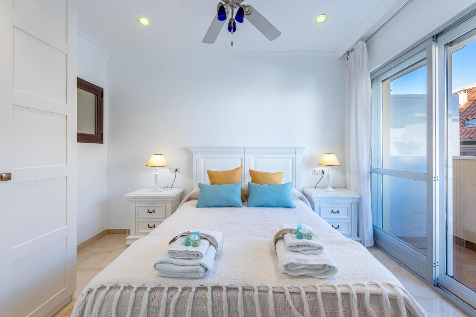 Apartamento 797 Rentals- Renovado Piso En El Paseo Maritimo *