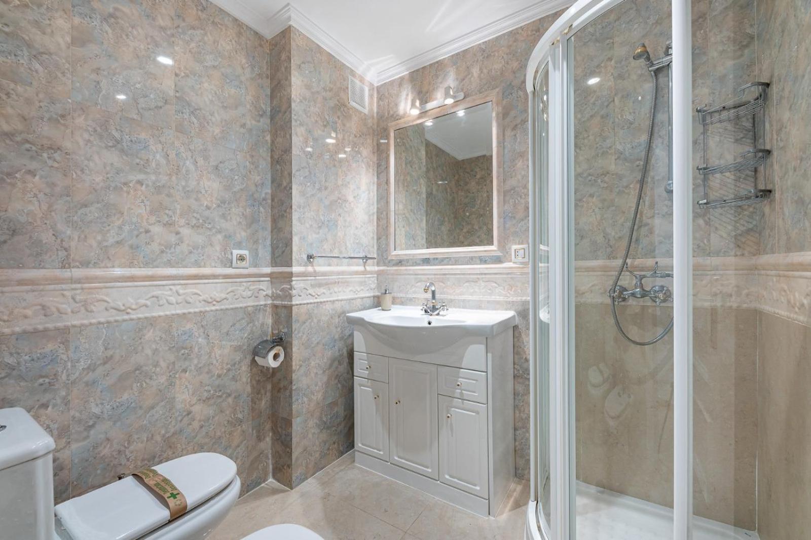 Apartment 797 Rentals- Renovado Piso En El Paseo Maritimo